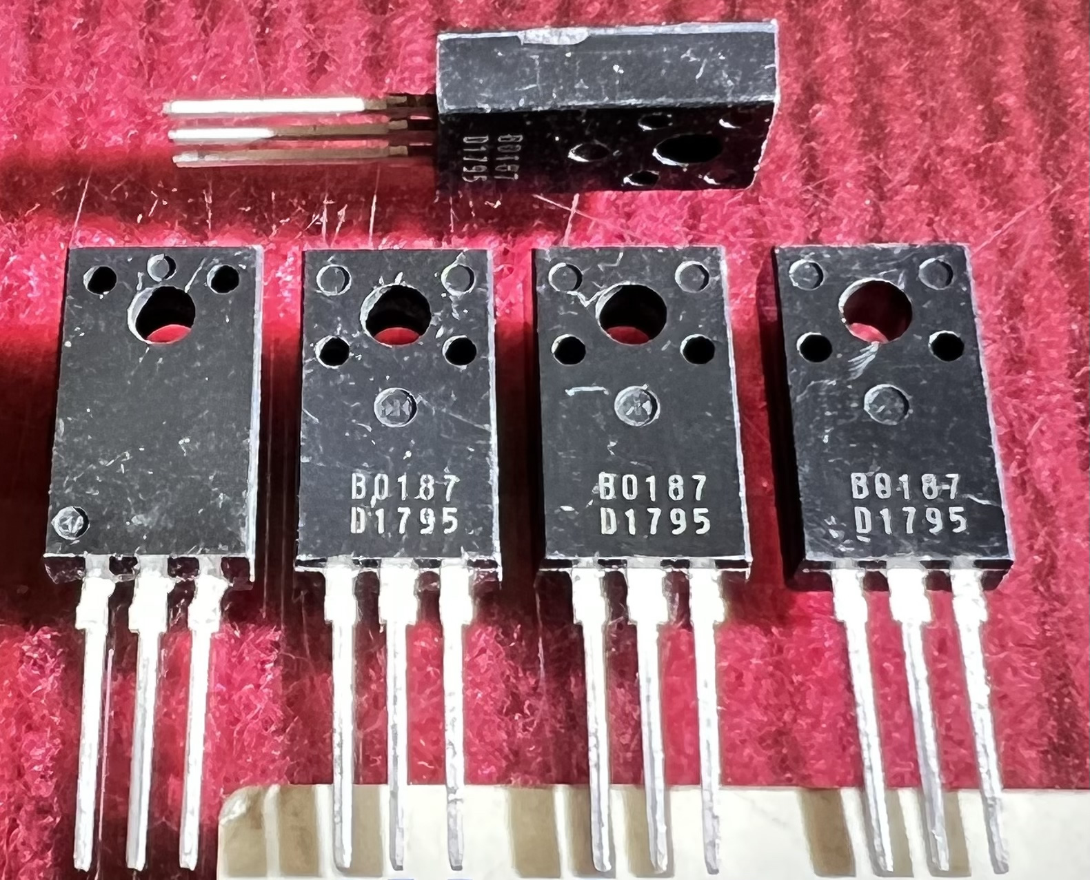 2SD1795 D1795 TO-220 5pcs/lot 2SD1795 D1795 TO-220 5pcs/lot