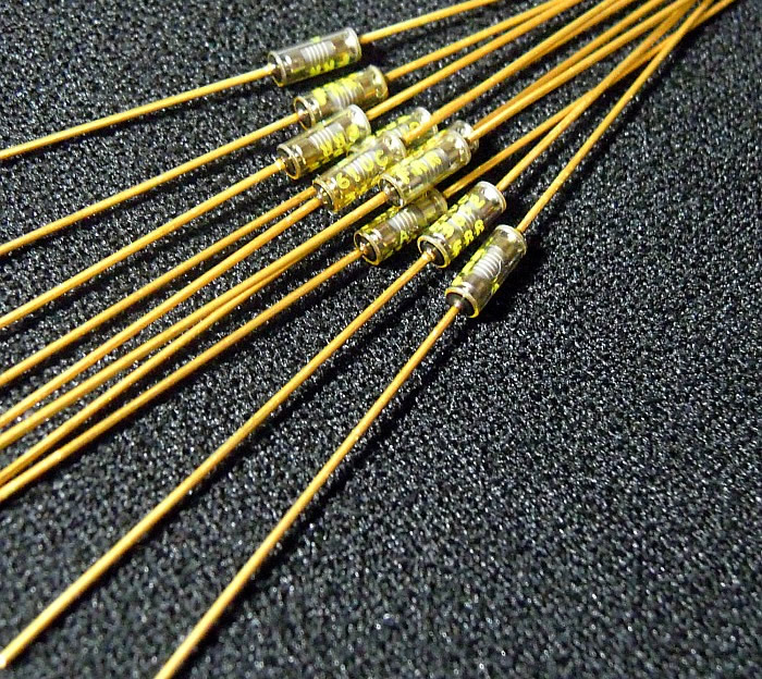 VISHAY RNR55C 301R 0.25W 2.7x7 Gold lead HIFI resistor