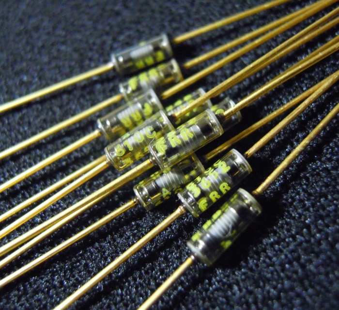 VISHAY RNR55C 590R 0.25W 2.7x7 Gold lead HIFI resistor