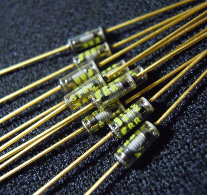 VISHAY RNR55C 806R 0.25W 2.7x7 Gold lead HIFI resistor