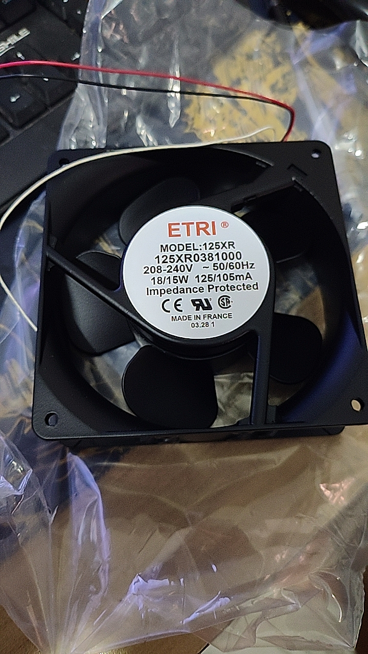 ETRI 125XR0381000 Axial flow fan 208-240V 120*120*38 18/15w with speed sensor New original