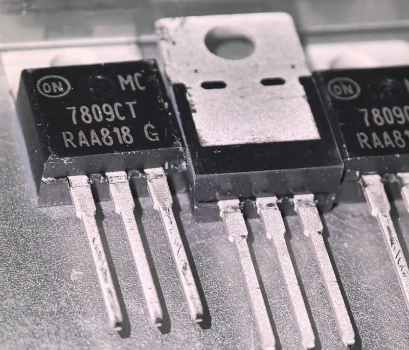 MC7809CT MC7809CTG TO-220 5pcs/lot