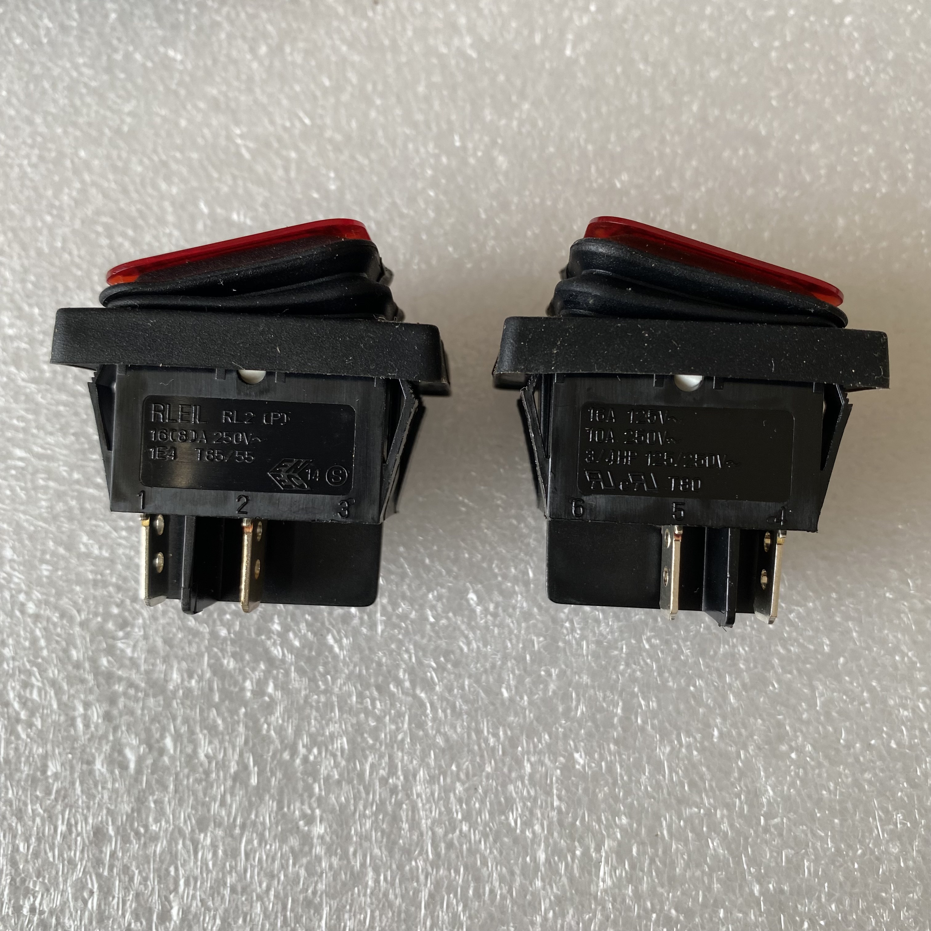 RL2 RLEIL ROCKER SWITCH 16A RED GREEN LIGHT