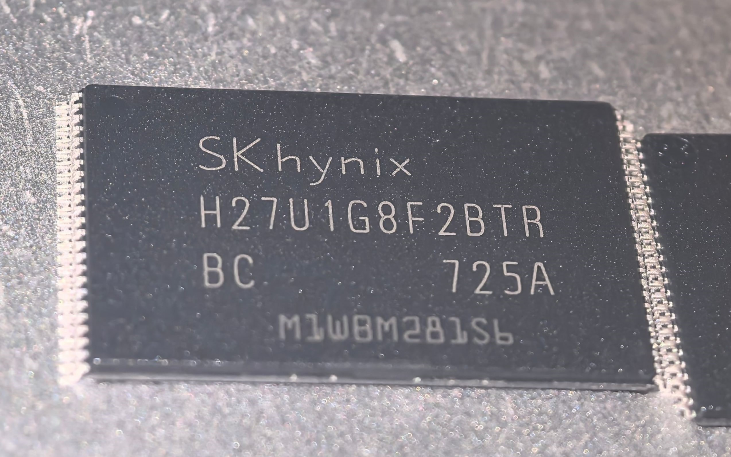 New Original H27U1G8F2BTR-BC TSOP-48